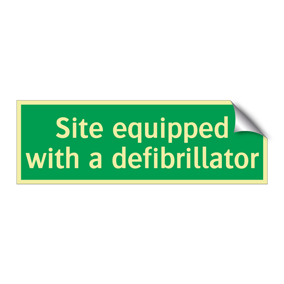 Site equipped with a defibrillator