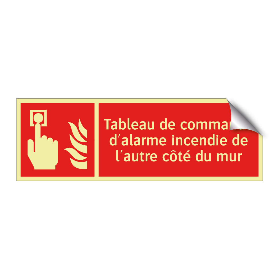 Tableau de commande d'alarme incendie de l'autre côté du mur