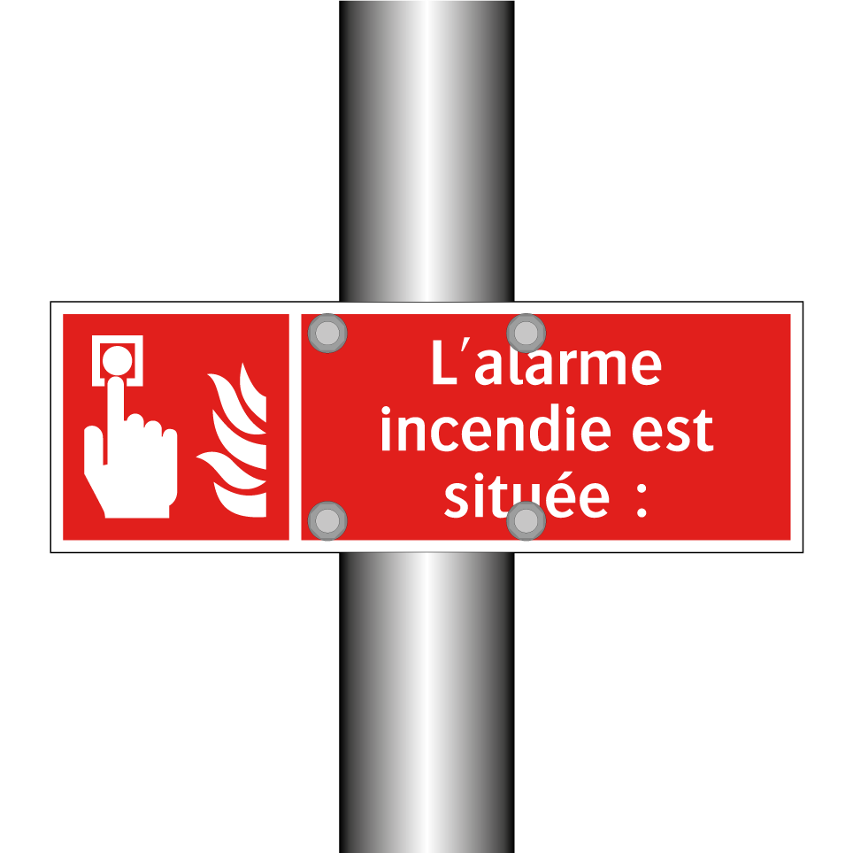 L'alarme incendie est située :