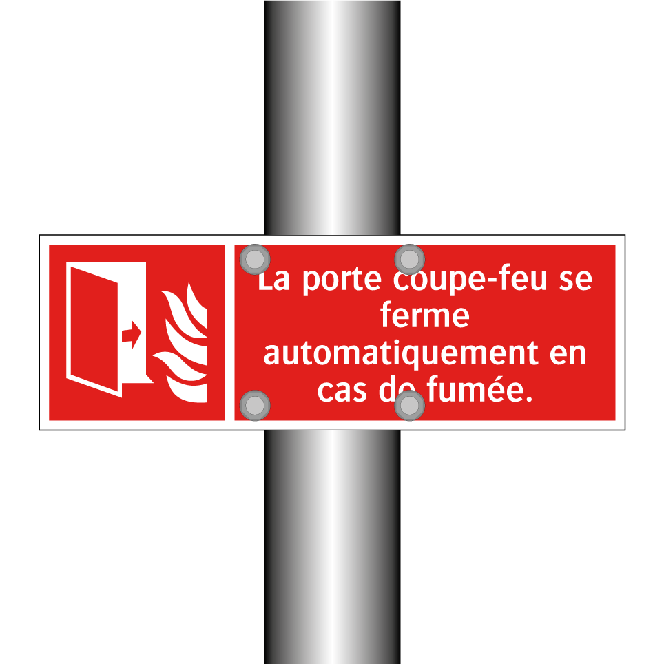 La porte coupe-feu se ferme automatiquement en cas de fumée.