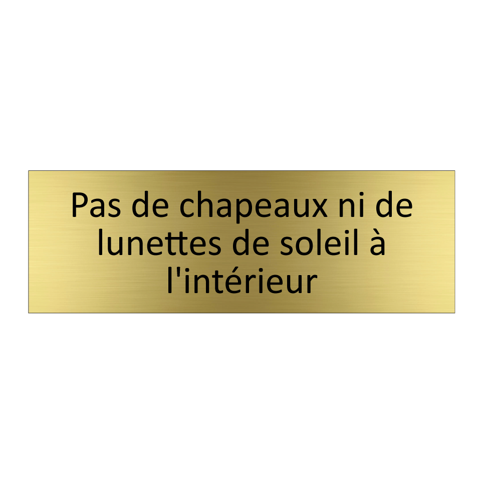Pas de chapeaux ni de lunettes de soleil à l'intérieur
