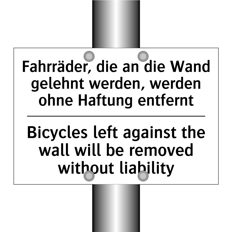 Fahrräder, die an die Wand gelehnt /.../ - Bicycles left against the wall /.../