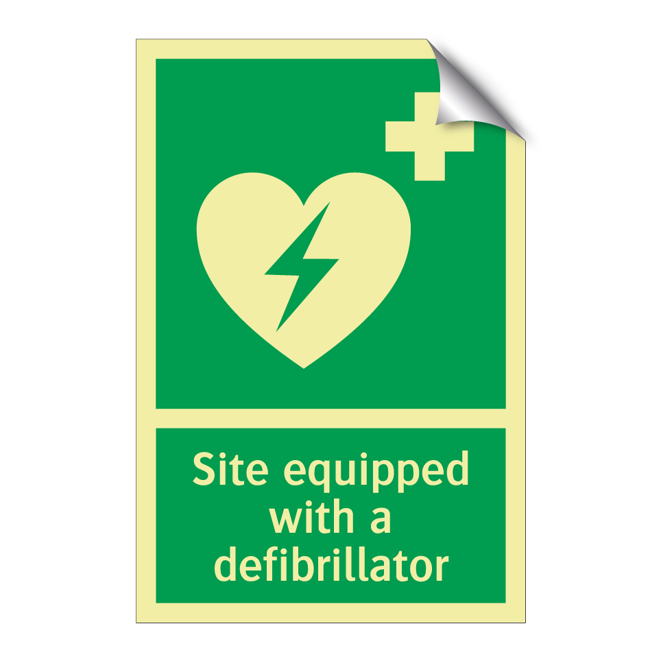 Site equipped with a defibrillator