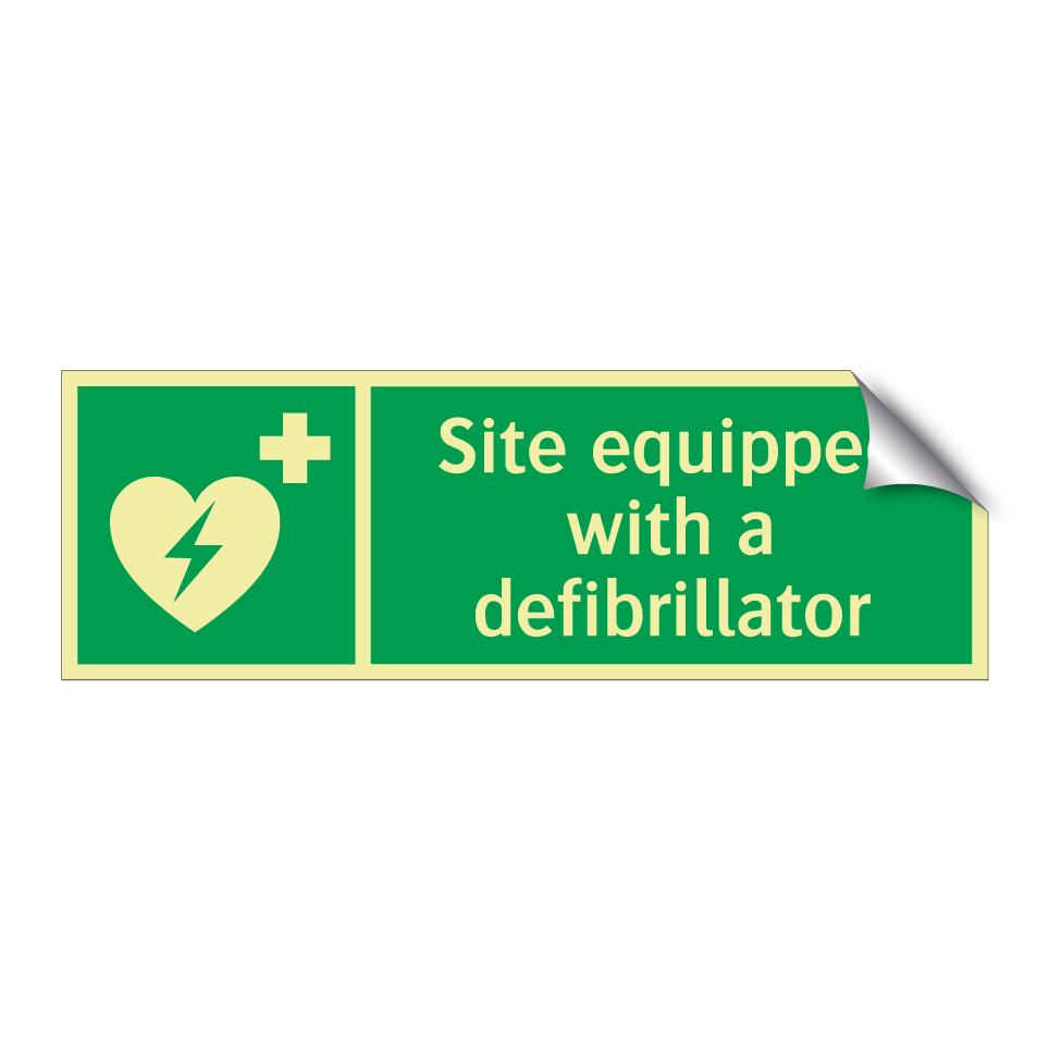 Site equipped with a defibrillator