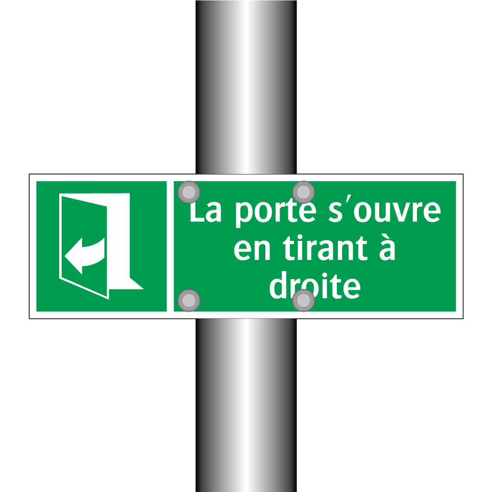 La porte s'ouvre en tirant à droite