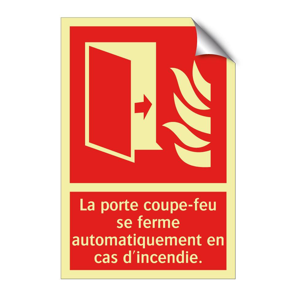 La porte coupe-feu se ferme automatiquement en cas d'incendie.