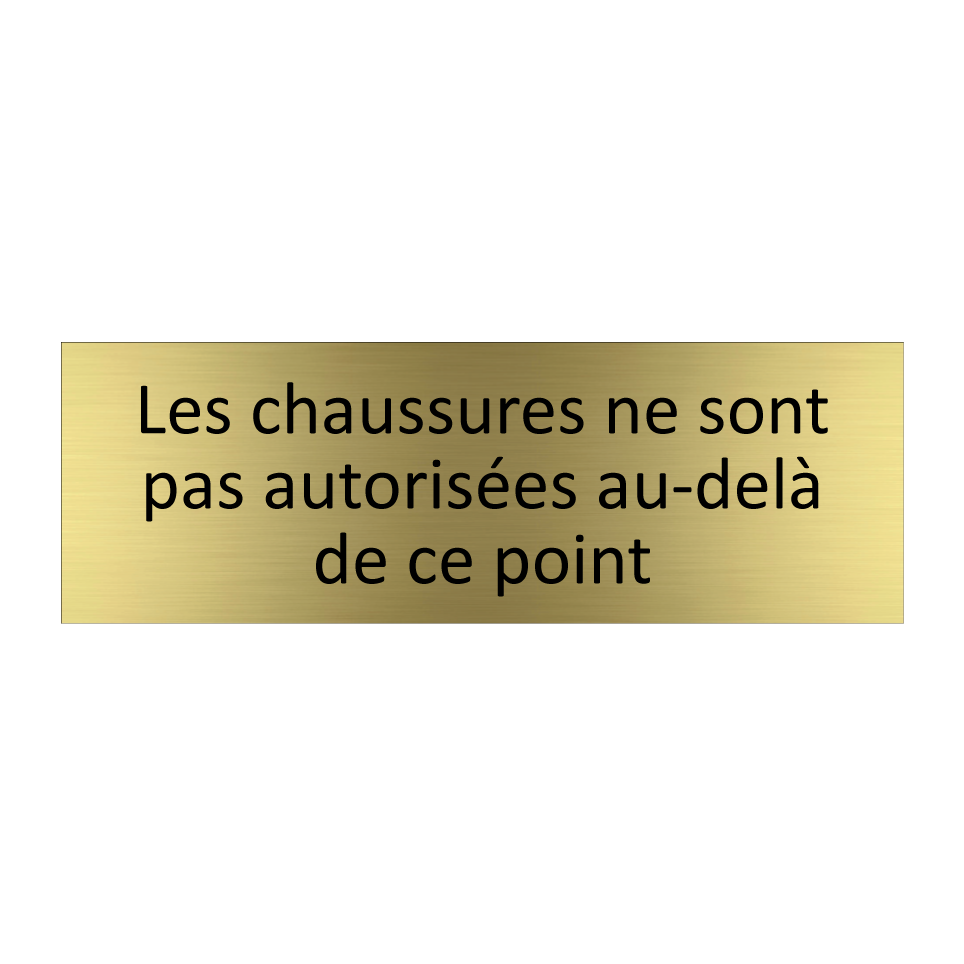 Les chaussures ne sont pas autorisées au-delà de ce point