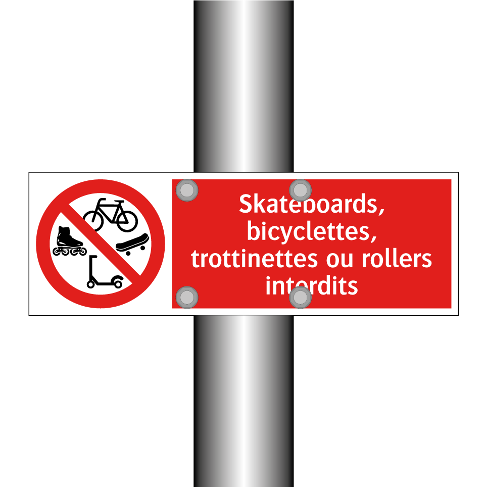 Skateboards, bicyclettes, trottinettes ou rollers interdits