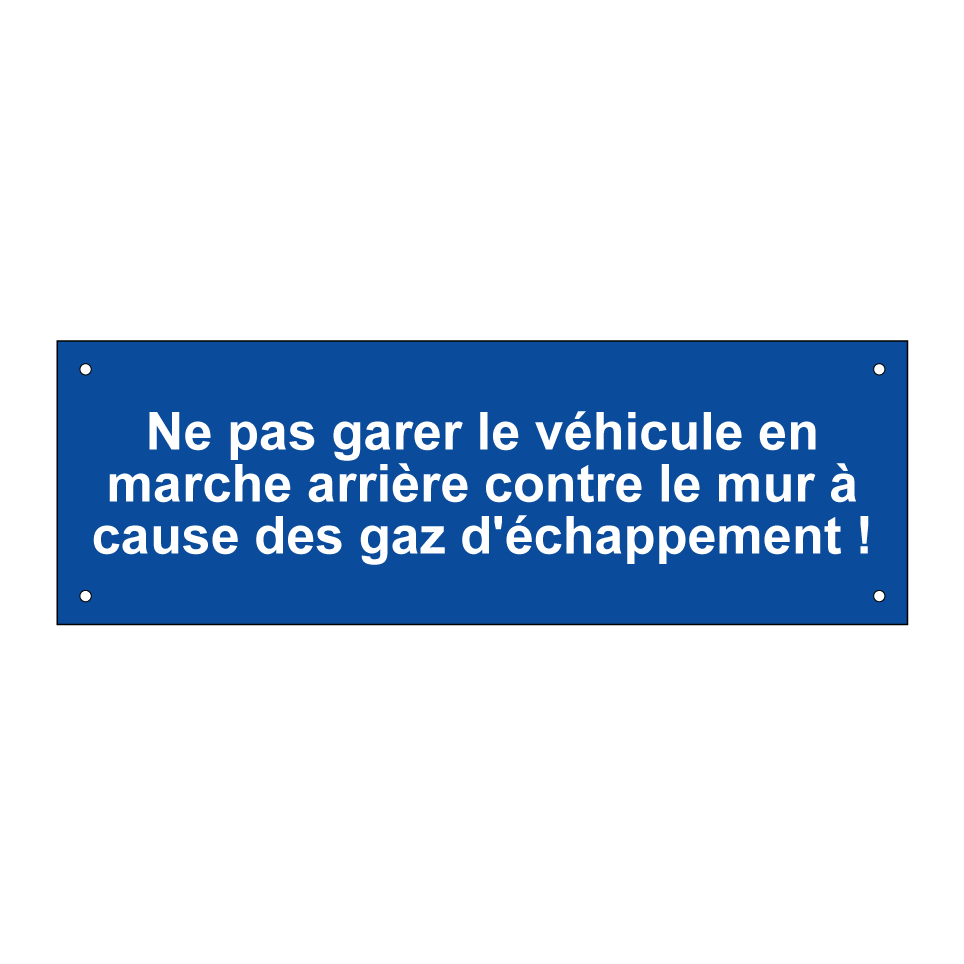 Ne pas garer le véhicule en marche arrière contre le mur à cause des gaz d'échappement !
