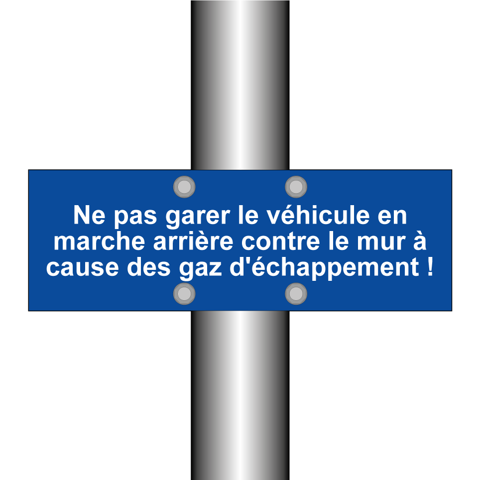 Ne pas garer le véhicule en marche arrière contre le mur à cause des gaz d'échappement !