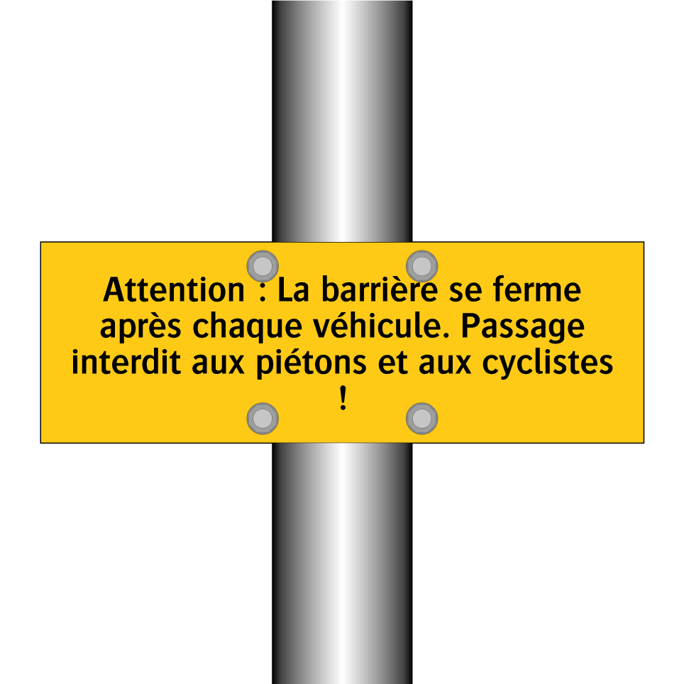 Attention : La barrière se ferme après chaque véhicule. Passage interdit aux piétons et aux cyclistes !