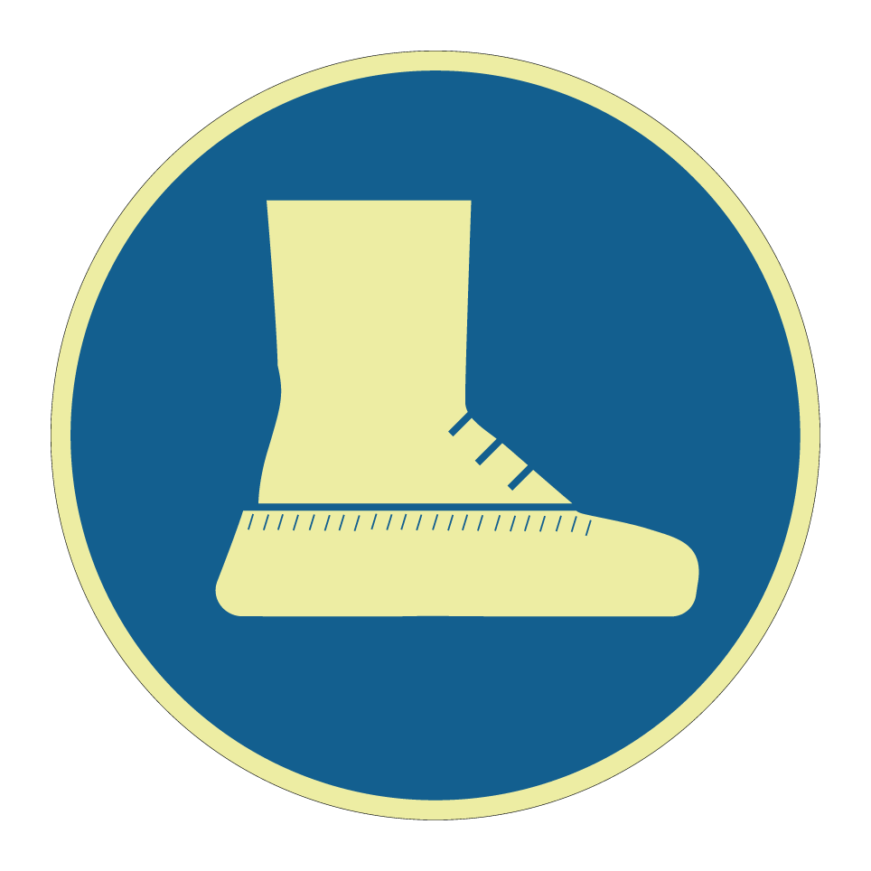 Porter des surchaussures
